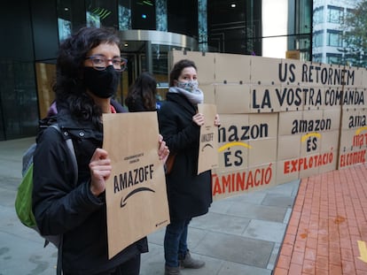 Protesta en la sede de Amazon en Barcelona.