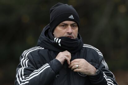 El entrenador del Chelsea, Jose Mourinho, a su llegada al entrenamiento del lunes.