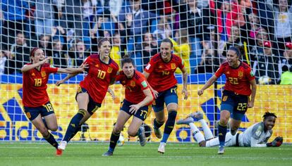 Jennifer Hermoso festeja el segundo gol del equipo español.