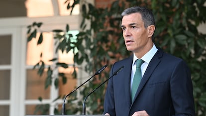 El presidente del Gobierno, Pedro Sánchez, durante el anuncio de las sanciones contra los responsables de crímenes de guerra israelíes.