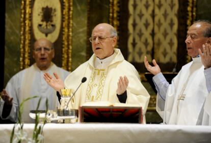 El obispo Blázquez durante la misa que concelebró esta mañana en la basílica de Begoña.