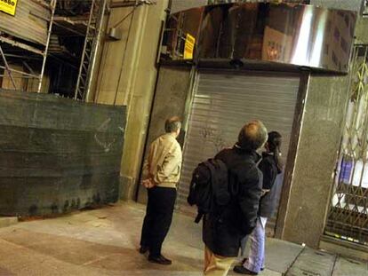 Puerta de acceso a la discoteca Alcalá 20, ayer a las doce de la noche.