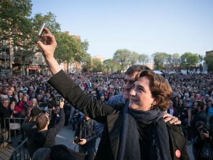 Ada Colau y El Gran Wyoming en un mitin la pasada campa&ntilde;a electoral.