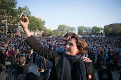 Ada Colau y El Gran Wyoming en un mitin la pasada campa&ntilde;a electoral.