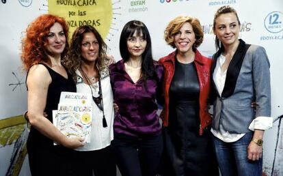 Varias cantantes españolas homenajean a mujeres maltratadas.