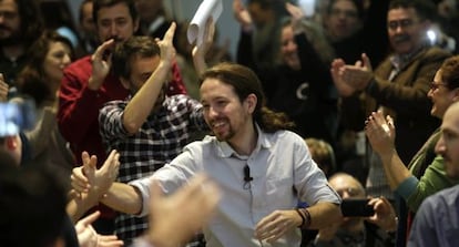 Pablo Iglesias entra en el mitin que ofreció el martes en A Coruña.