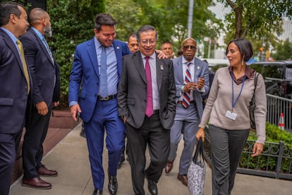 Nicolás Alcocer, Gustavo Petro y Susana Muhamad