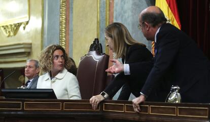 La presidenta de la Cámara, Meritxell Batet, junto a los miembros de la Mesa del Congreso Ana Pastor e Ignacio Gil Lázaro. Batet ha tenido que intervenir en diversas ocasiones para pedir orden a los diputados.