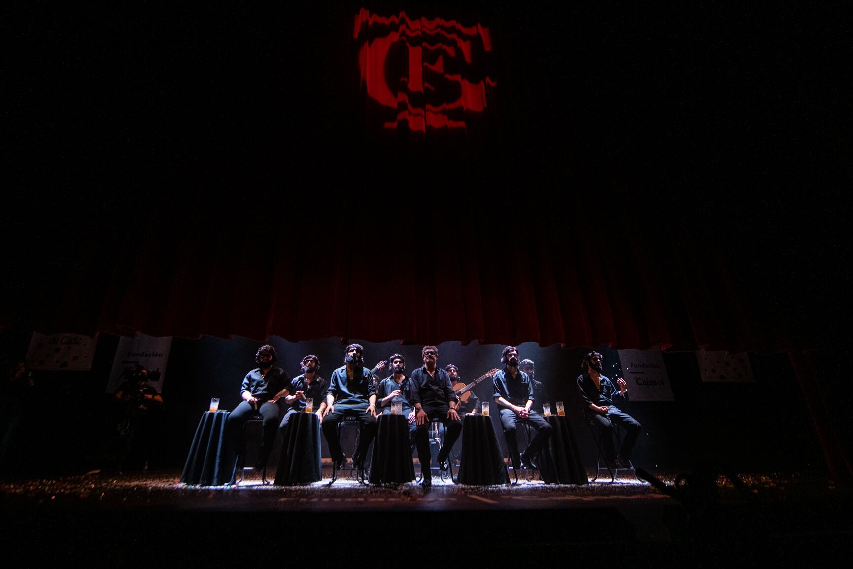 La chirigota de Cádiz que homenajea a Eugenio se abraza con su hijo: “Picha’, era mi padre”