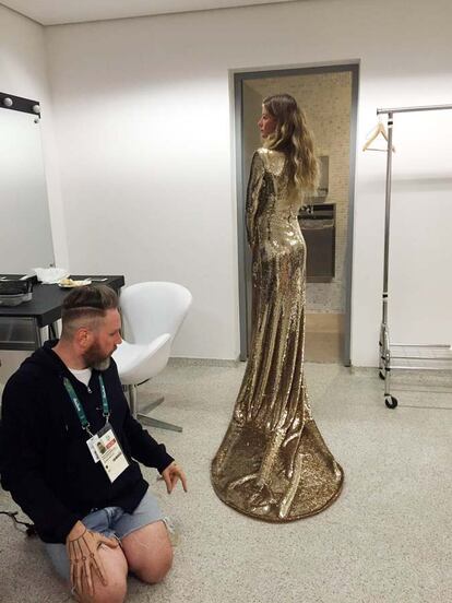 Gisele confió en el diseñador brasileño Alexandre Herchcovitch para lucir uno de los vestidos más importantes de su carrera.