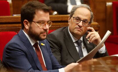 El president de la Generalitat, Quim Torra, junt amb el seu vice-president, Pere Aragonés, el Parlament.