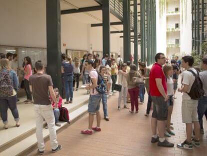 Alumnos en la facultad de Econ&oacute;micas de la universidad de Sevilla.