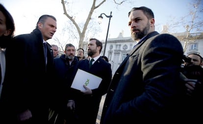 Vox leader Santiago Abascal (r).