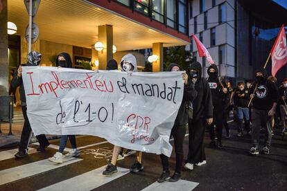 Cabecera de la manifestación antes de los disturbios en Girona en el tercer aniversario del referéndum del 1 de octubre.