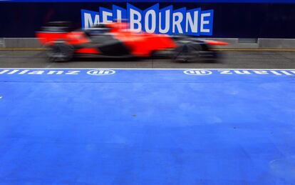 El piloto francés Charles Pic durante el primero de los entrenamientos en el circuito Albert Park de Melbourne (Australia).