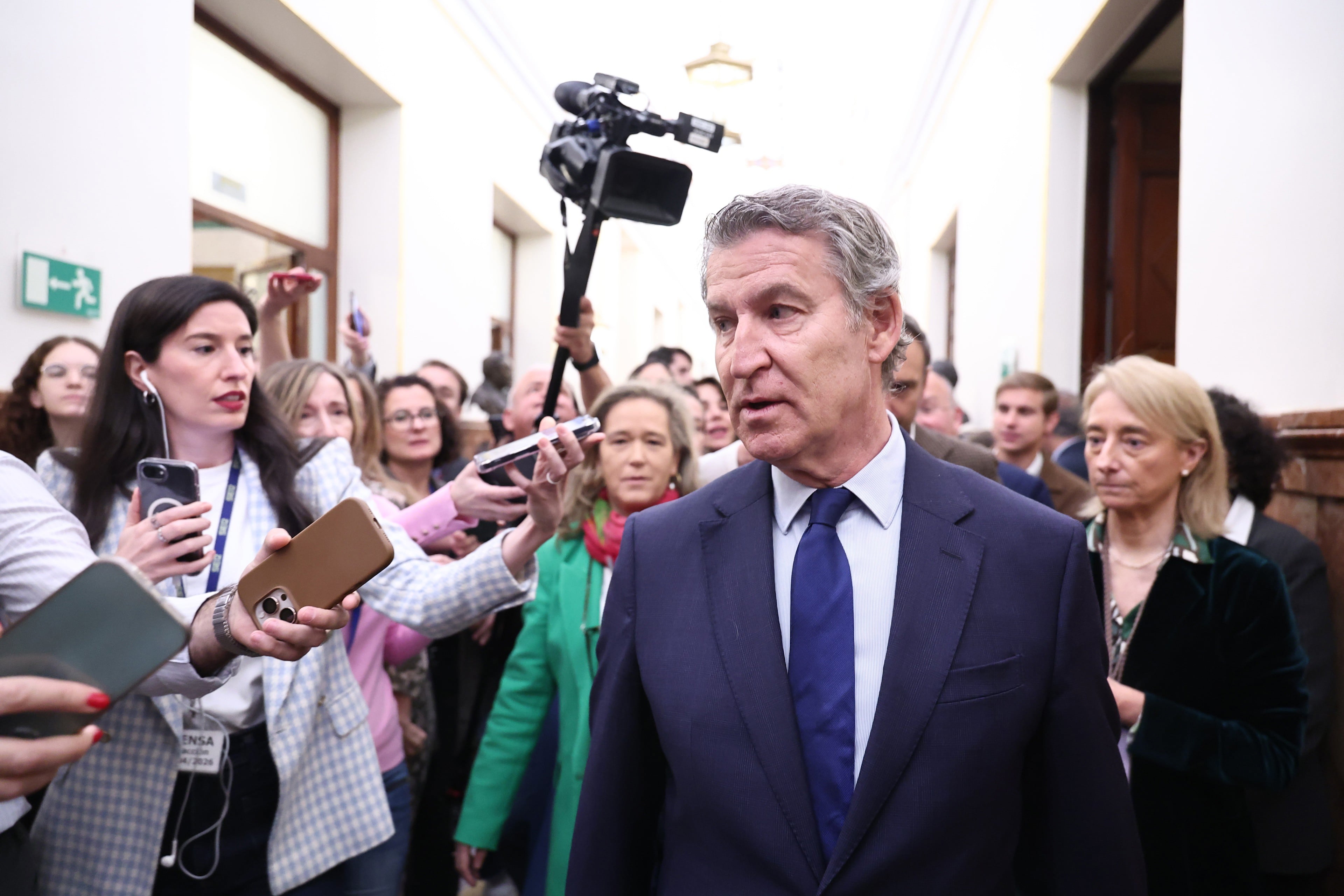 Feijóo afirma que los extranjeros que “abusen de mujeres o roben” serán regularizados