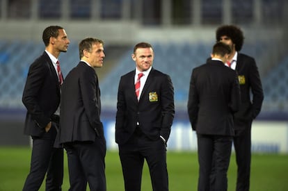 Los jugadores del Manchester United, sobre el césped de Anoeta.