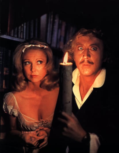 Gene Wilder y Teri Garr en 'El jovencito Frankenstein' (1974).