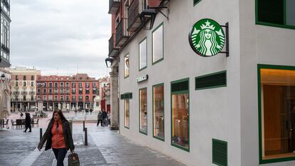 Starbucks en la Plaza Mayor de Valladolid.