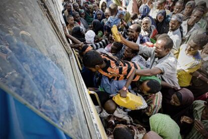 Refugiados somalíes esperan a ser trasladados a los nuevos asentamientos de Ifo (Dadaab).