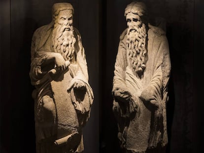 Esculturas de Abraham e Isaac, procedentes del Pórtico de la Gloria de la Catedral de Santiago, propiedad de la familia del dictador Francisco Franco.