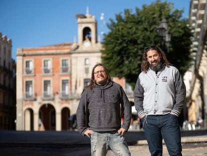 Andrés Cid y Javier Hernández, promotores del festival de heavy metal Zlive, en Zamora, el 22 de noviembre de 2023.