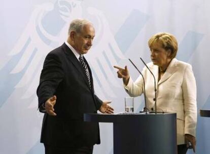Benjamín Netanyahu con Angela Merkel en Berlín.