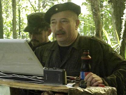 Jorge Briceño, alias <i>Mono Jojoy</i>, en una secuencia del vídeo difundido ayer.