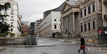 Vista de las inmediaciones del Congreso prácticamente vacías, en una imagen de este lunes.