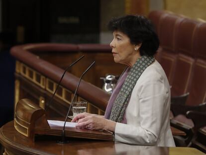 La ministra de Educación, Isabel Celaá, este miércoles en el Congreso.