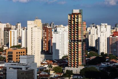 Vista del rascacielos diseñado por el estudio B720 en São Paulo.