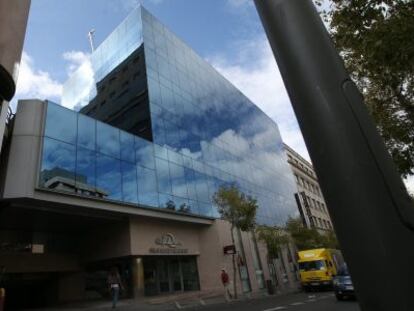 Edificio de Caja Duero en la calle Marqués de Villamagna.