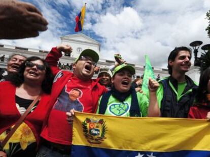 Partidarios del presidente venezolano, Hugo Ch&aacute;vez, celebran su regreso a Caracas este lunes.