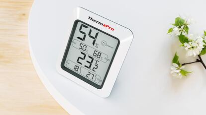 Este aparato que mide temperatura y humedad relativa muestra actualizaciones de mediciones cada diez segundos.