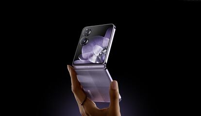 Teléfono Xiaomi MIX Flip con pantalla plegable y de color púrpura