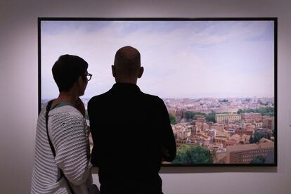 Visitantes en la exposición temporal de Isabel Quintanilla el sábado en el Thyssen.