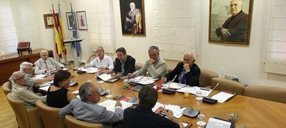 Miembros del Consell Valencià de Cultura en uno de los plenos.