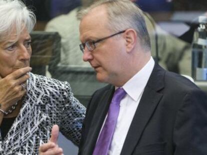La directora gerente del FMI, Christine Lagarde, y el comisario europeo de Econom&iacute;a, Olli Rehn, en junio. 
