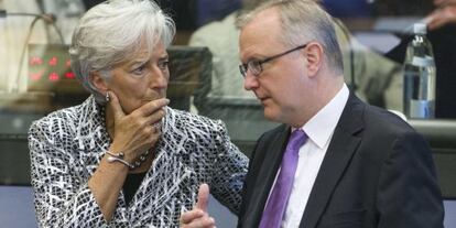 La directora gerente del FMI, Christine Lagarde, y el comisario europeo de Econom&iacute;a, Olli Rehn, en junio. 