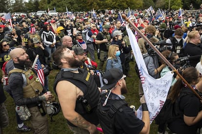 Seguidores de Trump y Proud Boys, en un evento de afirmación blanca en las afueras de Portland.