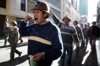 Los manifestantes exigen un adelanto electoral, que, de no producirse, podría desembocar en una guerra civil.