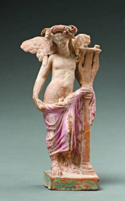 Figurita helenística de Eros con una cítara (siglo I antes de Cristo).