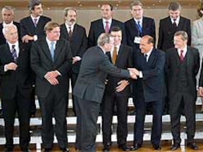 Foto de familia de dirigentes democristianos en la cumbre de Estoril. Arriba, a la izquierda, Javier Arenas.