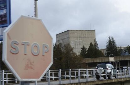 Vista exterior de la central nuclear de Garo&ntilde;a