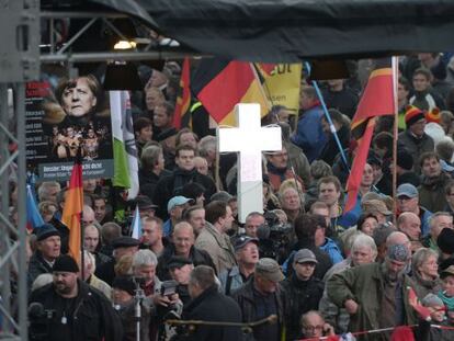 Seguidores del movimiento Pegida esta tarde en Dresde.