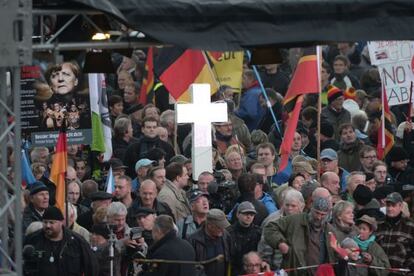 Seguidores del movimiento Pegida esta tarde en Dresde.