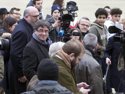 Carles Puigdemont, passejant a Brussel&middot;les.