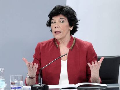 La ministra de Educación y Formación Profesional, Isabel Celaá, durante la rueda de prensa posterior al Consejo de Ministros.