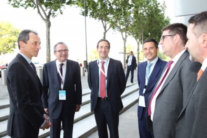 Pedro Duque, ministro de Ciencia e Innovación; Manuel Polanco, presidente de PRISA; Gonzalo Gortázar, consejero delegado de CaixaBank; Alejandro Martínez Peon, consejero delegado de PRISA Noticias; y Josu Jon Imaz, consejero delegado de Repsol.