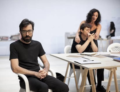 Desde la izquierda, Israel Elejalde, Jesús Noguero y María Morales, en 'Ensayo'.